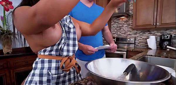  Voluptuous Rose Monroe dicked down in the kitchen